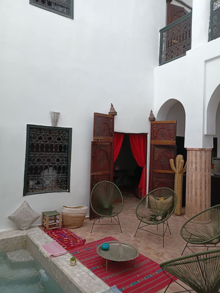 Le patio et ses arcades